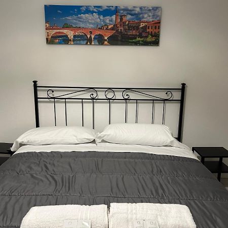 Locazione Turistica Forever Verona Buitenkant foto